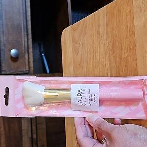 NWT Laura Geller angled blush brush
